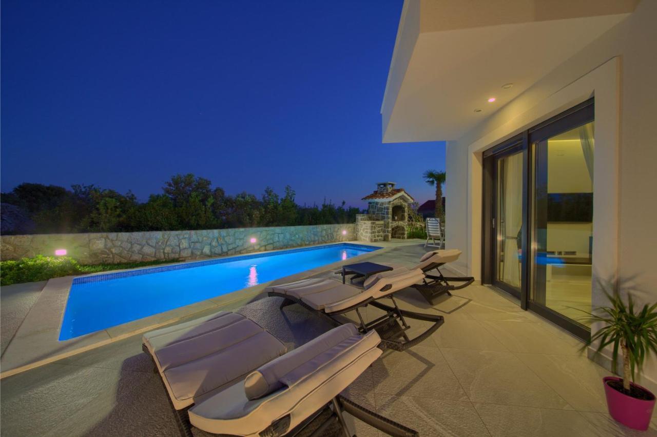 Ela - Town Krk Villa